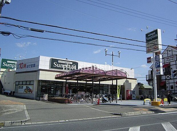 サンプラザはびきの伊賀店 徒歩11分。 820m