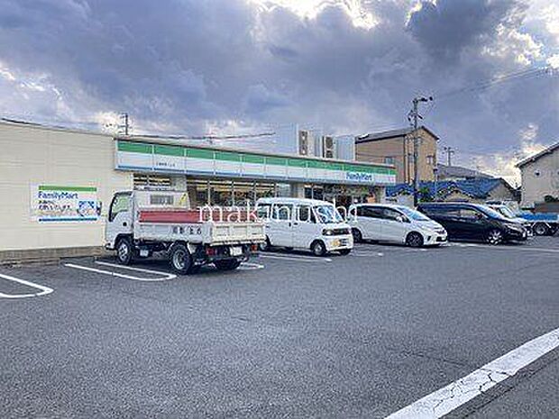 ファミリーマート羽曳野野々上店 徒歩5分。 330m