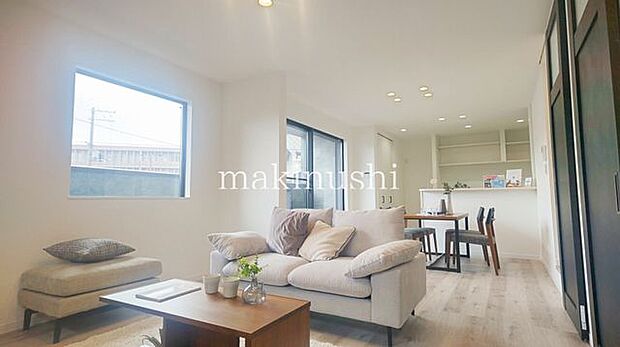 2025年1月建築の3LDKの新築戸建て！広々19帖の広さの2階リビング！収納充実のお家です！