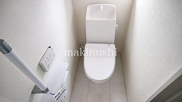 トイレは全棟に2箇所づつあるので、来客や朝の忙しい時間帯でも順番待ちの必要がなく安心です。