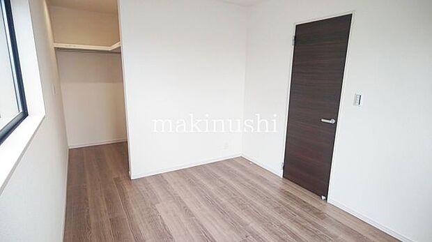 まずは資料だけほしいという方も大歓迎!不動産のことなら創業40年以上の当社にぜひお任せください♪