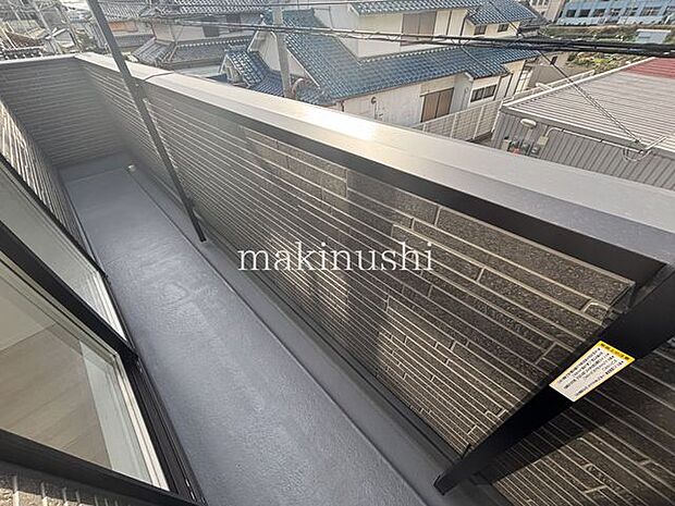 ワイドなバルコニー!洗濯物がたくさん干せます!シーツなどの大型の洗濯物も問題なく干せますね♪