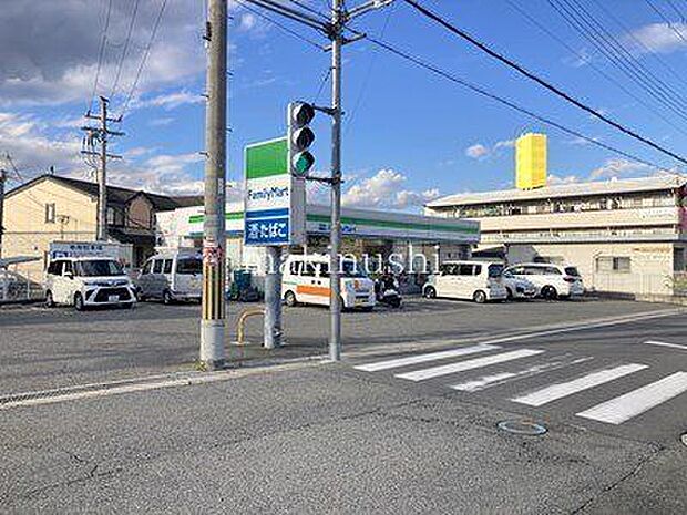 ファミリーマート羽曳野伊賀店 徒歩4分。 310m