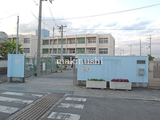 羽曳野市立はびきの埴生学園 徒歩4分。 300m