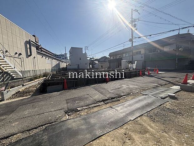 布忍小学校までは約250ｍ♪通学にも安心の距離です♪お子様専用のお部屋も確保できる室数の新築戸建て！