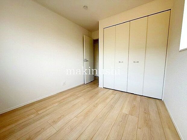 1階リビング、2階は居室のみとプライベートスペースが確立された間取♪全居室収納付きで整理整頓も楽々です♪