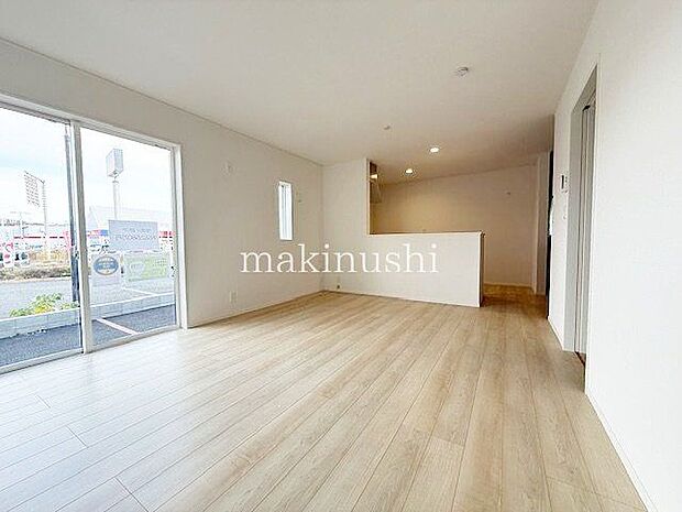 近鉄南大阪線「藤井寺」駅までは徒歩16分の距離♪大阪外環状線にもすぐ出られる立地で、国道沿いには飲食店や生活便利施設多数！