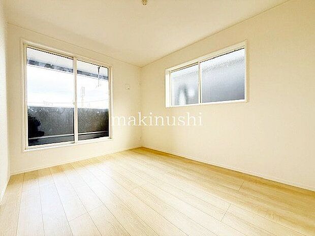 新築ならではのまっさらな空間。水回りもキレイです。木造ならでは心やすらぐ住まいです。近鉄南大阪線「藤井寺」駅より徒歩16分！