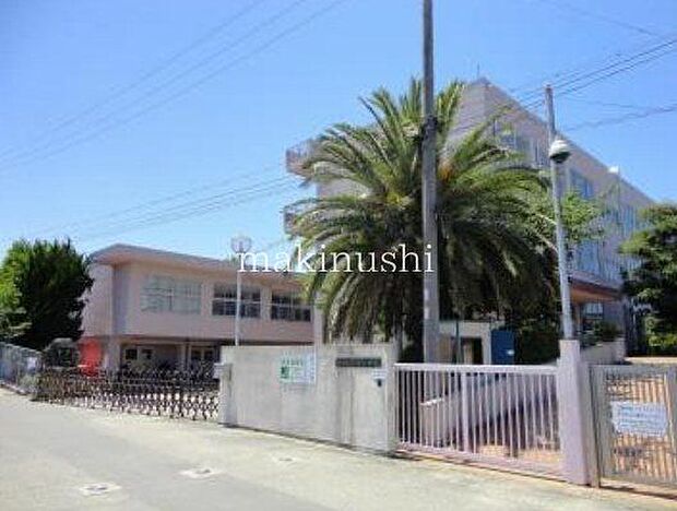 堺市立平尾小学校 徒歩12分。 900m