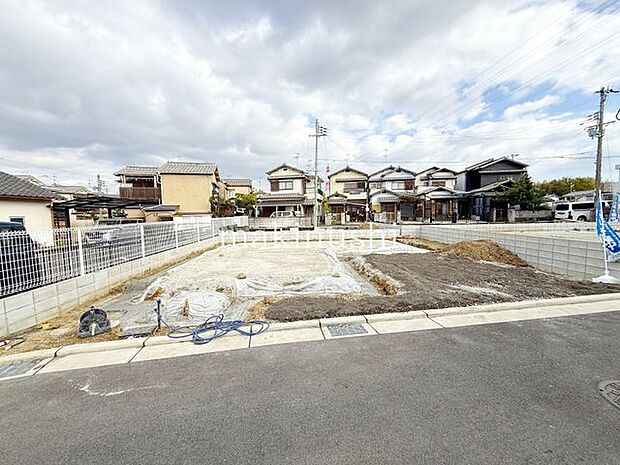 全棟が南面にバルコニーあり♪南面バルコニーは陽当たりが良くお洗濯物がよく乾きます！シーツなどの大型の洗濯物も問題ございません♪