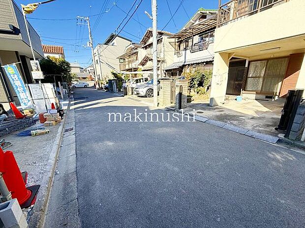 自由な用途のストレージルーム付き!ウォークインクローゼット3ヶ所ありのこだわりの大容量収納の新築戸建て!令和8年2月完成予定!