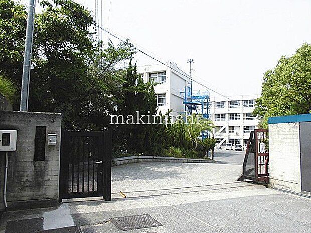 羽曳野市立峰塚中学校 徒歩16分。 1260m