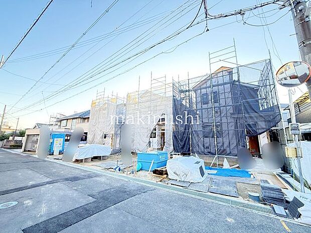 近鉄南大阪線「古市」駅より徒歩10分の立地！全棟駐車場は並列で2台分！来客時などの車の出し入れも楽々です♪