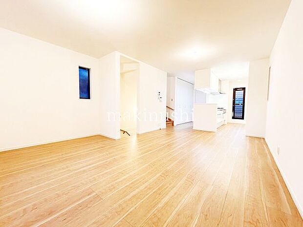 広々とした19帖のLDKが魅力的な新築戸建て！カウンターキッチンは便利な食器洗浄乾燥機付き♪床暖房など設備充実のお家！