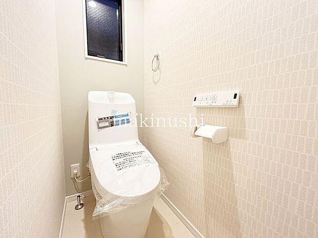 トイレが1階と2階の2箇所にあるので、来客時や朝の忙しい時間帯でも順番待ちの必要がなく安心です。