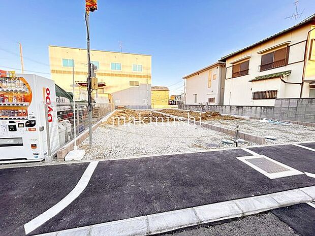 全棟16帖のLDKは家族とのコミュニケーションがとりやすい対面式キッチンを採用!家族団らんの空間です。