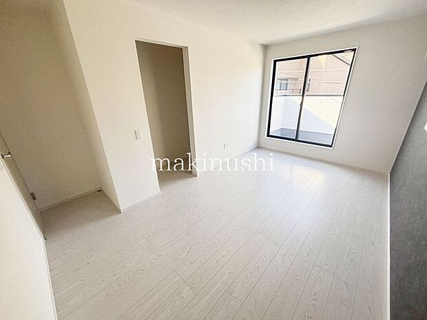 スーパーまでは約450ｍ(徒歩6分)！古市駅からの道程にあるので帰宅時の買い物などに便利な立地です♪