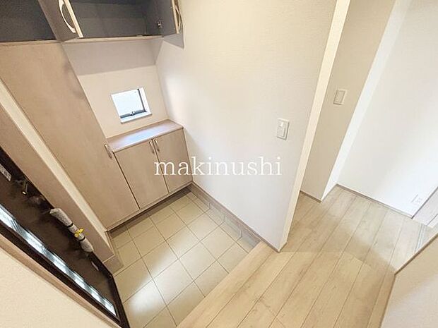 大きいシューズボックス付きの玄関！家族の靴も整理整頓して散らかりやすい玄関をすっきり収納できます！