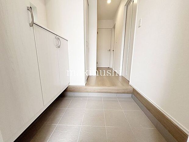 近鉄南大阪線土師ノ里・道明寺駅、近鉄大阪線安堂駅、近鉄道明寺線柏原南口駅の4駅が徒歩圏内!南向きで陽当たり良好!