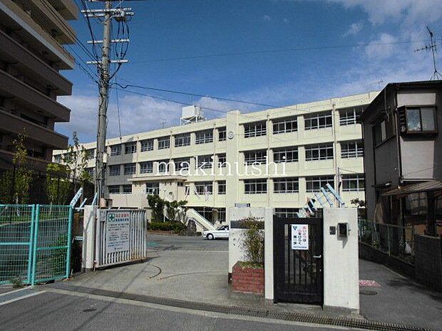 羽曳野市立高鷲南中学校 徒歩18分。 1420m