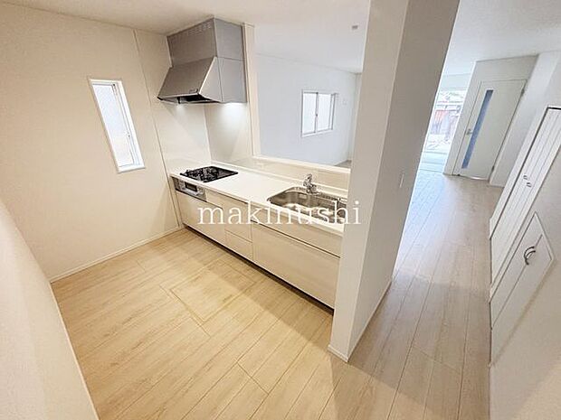 家族とのコミュニケーションがとりやすい対面式のキッチン！家事をしながらお喋りできる家族団欒の空間です♪