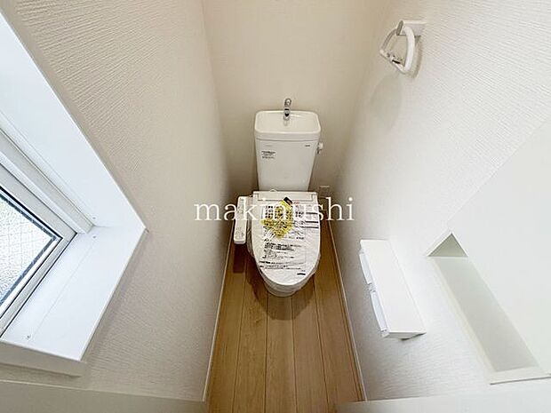 トイレが1階と2階の2箇所にあるので、来客や朝の忙しい時間帯でも順番待ちの必要なし！階を移動する必要がなく楽ちんです♪