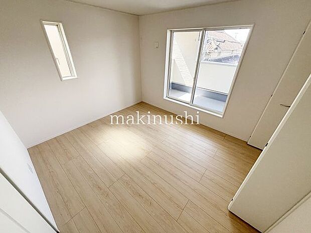 各所に収納充実！全居室収納だけでなく、リビング収納や廊下収納など、生活用品のストックや掃除用具などの整理整頓もばっちり！