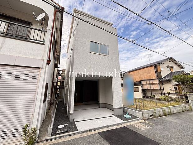 松原南小学校まで190m、松原第六中学校まで約750の距離♪お子様の通学に安心の立地!物件近くにはスーパー、ドラッグストアがあり生活便利です♪