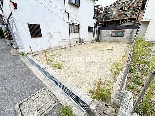 玄関には広々WICあり！スポーツ用品やアウトドア用品の収納にも便利な収納♪近鉄南大阪線「河内松原」駅までは徒歩19分！