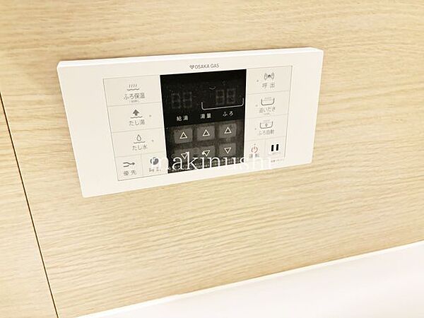 浴室設備　オートバスなので、浴室以外からでも温度調整などの操作ができます。追い炊き機能もついています！
