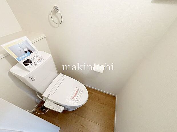 トイレが1階と2階の2箇所にあるので、来客や朝の忙しい時間帯でも順番待ちの必要なし!階を移動する必要がなく楽ちんです♪