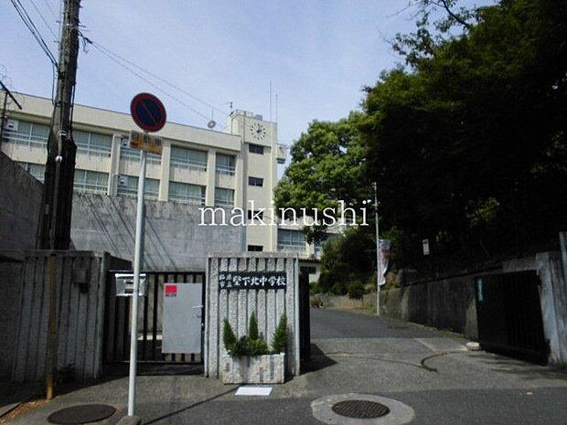 柏原市立堅下北中学校 徒歩15分。 1160m