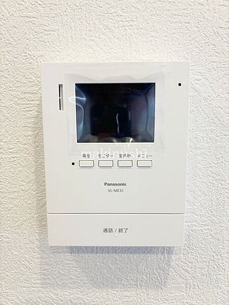 防犯設備　モニター付インターホンで来訪者が一目瞭然。直接対面することなくセールスや勧誘対策もできて安心です。