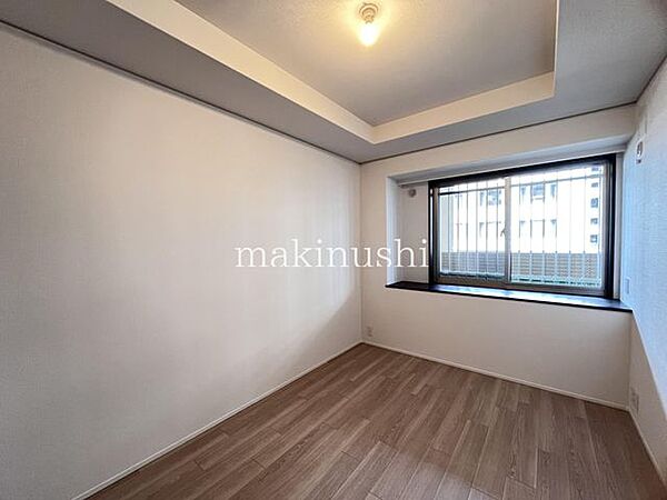 全居室が収納付きで、部屋はいつもすっきり。身の回りの整理整頓もらくらくです♪洋室6.1帖のお部屋にはウォークインクローゼットがございます♪