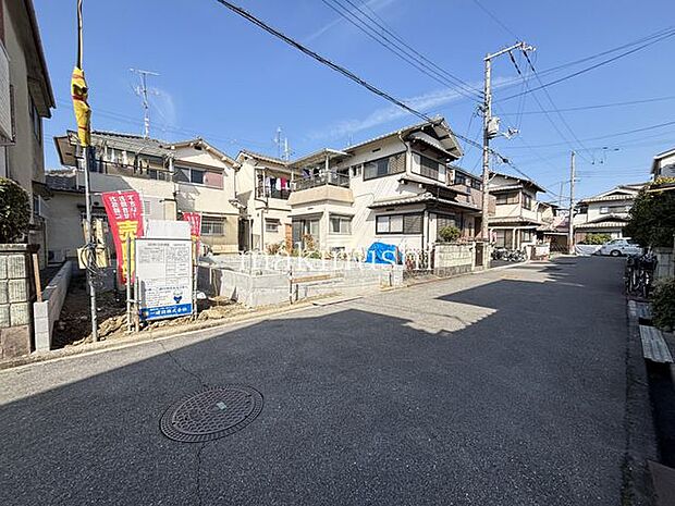 洗面室とは別にランドリールームあり！家族の共有空間だけでなく家事スペースにも充分な広さで毎日の洗濯や掃除がはかどります♪