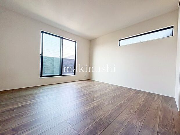 ゆとりある間取設計！主寝室は10帖とキングサイズも置ける広さ！全居室がウォークインクローゼット付きです♪