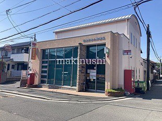 羽曳野城山郵便局 徒歩7分。 540m