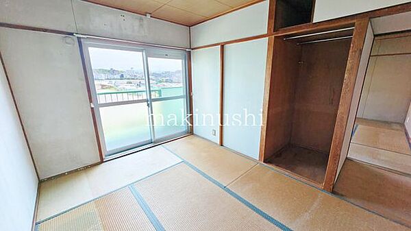 全居室収納付き！身の回りもすっきり整理整頓！二部屋にまたがるワイドな南向きバルコニー！洗濯物が良く乾きます♪