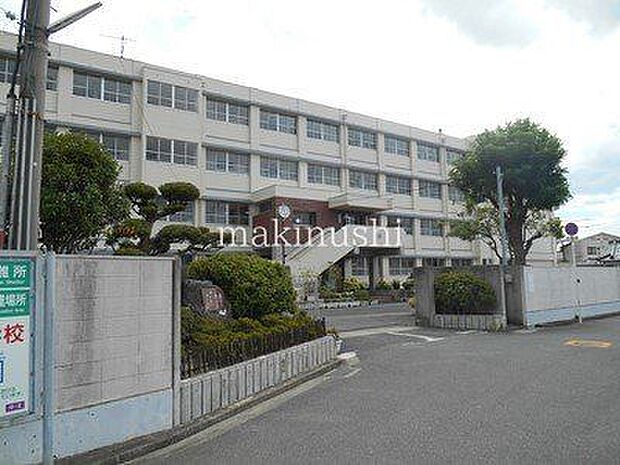 羽曳野市立高鷲中学校 徒歩19分。 1500m