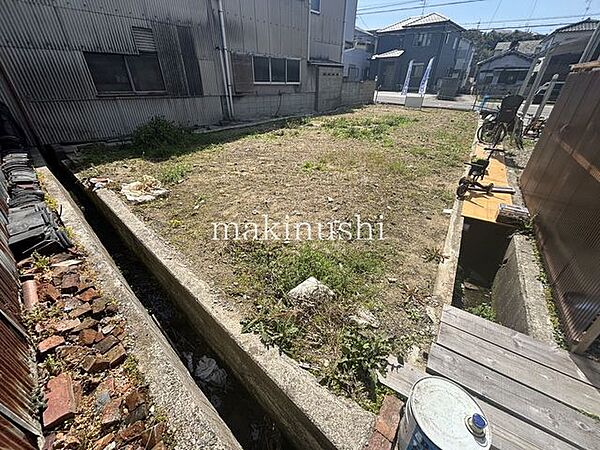 大伴幼稚園・大伴小学校までは徒歩約4分の距離！スーパーも近く生活にも便利♪お子様の成長に合わせての新築用地にいかがでしょうか♪
