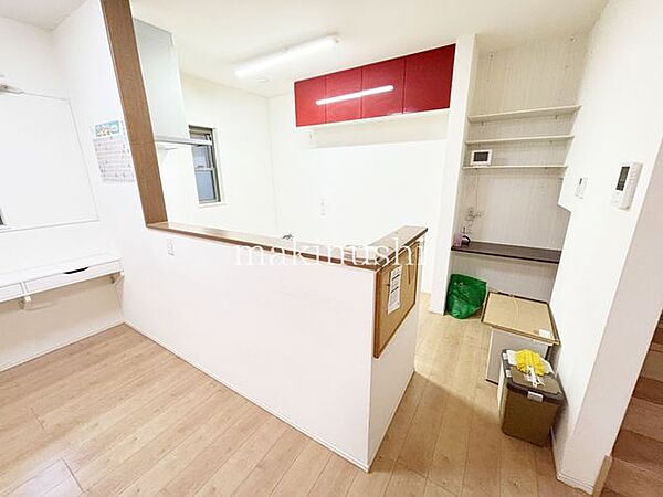 家族とのコミュニケーションがとりやすい対面式のキッチン！家事をしながらお喋りできる家族団欒の空間です♪