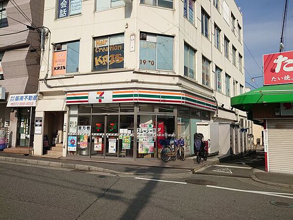 セブンイレブン羽曳野古市駅前店 徒歩14分。 1090m