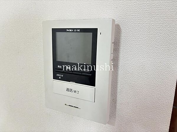 設備　モニター付インターホンで来訪者が一目瞭然。直接対面することなくセールスや勧誘対策もできて安心です。