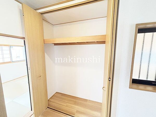 収納充実！全居室が収納付き！廊下やリビングにも収納がついた充実のお家です♪生活用品のストックや掃除用具を見えないようにすっきり収納！