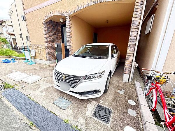 駐車場1台分はビルトインガレージになっており大切なお車を雨風から守ります♪前面道路の幅員は4.7ｍございます！