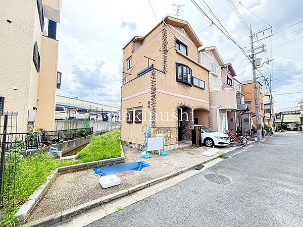 美原西小学校までは約500ｍ(徒歩7分)の距離♪お子様の通学にも安心の立地です♪空家ですのでご内覧可能！ぜひ現地をご覧ください♪