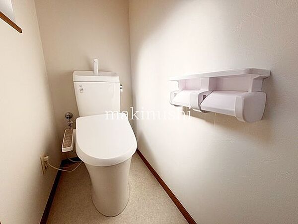 トイレが1階と2階の2箇所にあるので、来客や朝の忙しい時間帯でも順番待ちの必要なし！階を移動する必要がなく楽ちんです♪