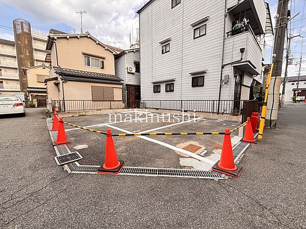 近鉄南大阪線「河内天美」駅より徒歩10分の立地！駐車場は3台分！角地になっているので出し入れもしやすいです♪