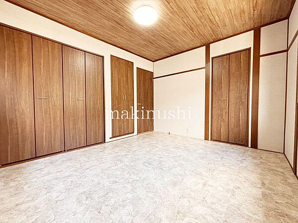 洋室6.5帖　セブンパーク天美まで徒歩8分の距離！（約550ｍ）休日にふらっとショッピングや映画はいかがでしょうか♪