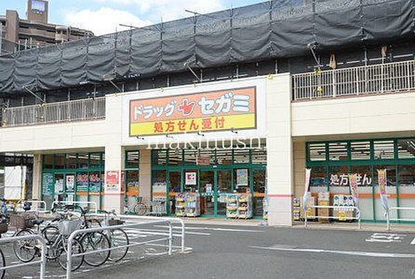 ココカラファイン上野芝楽市店 徒歩10分。 800m
